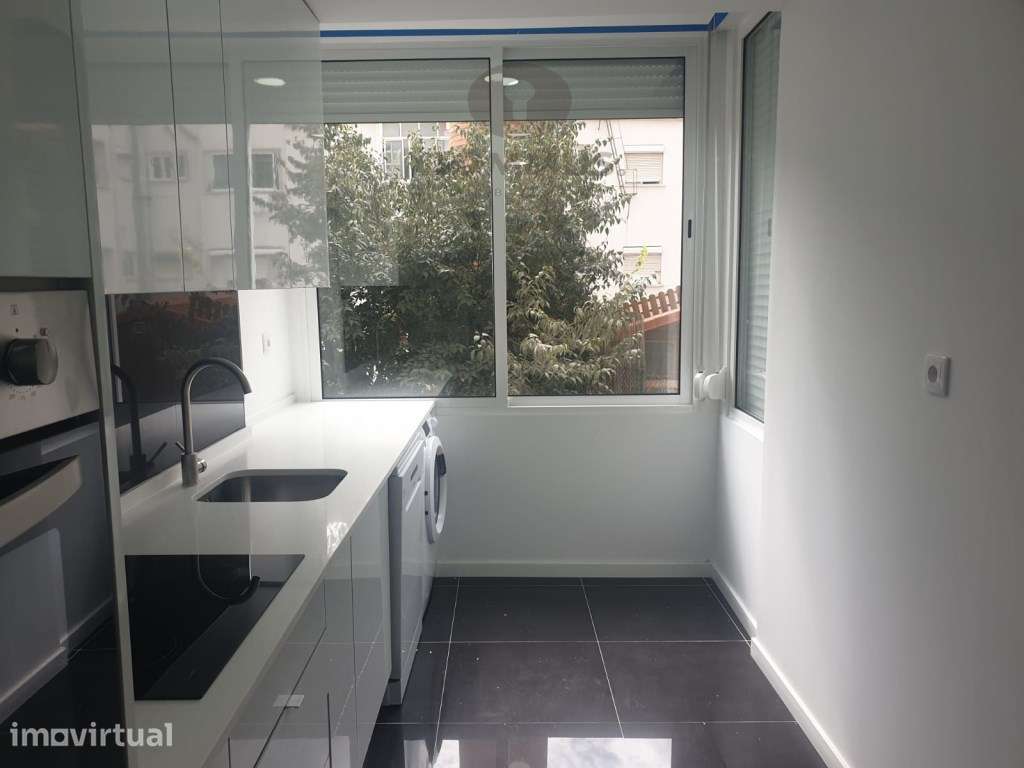 Apartamento T2 Totalmente Remodelado no Cacém - Grande imagem: 4/24