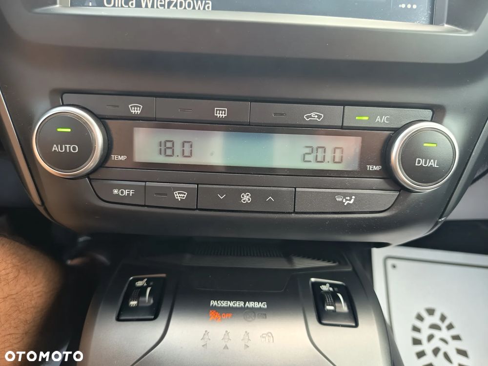 Toyota Avensis 1.8 Premium - 25