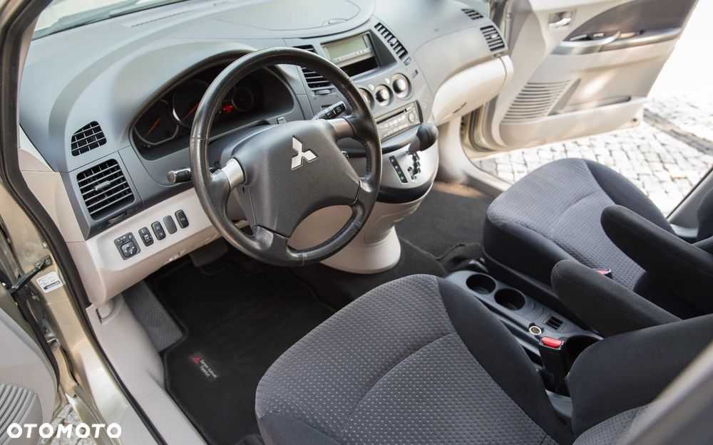 Mitsubishi Grandis 2.4 Intense - 7