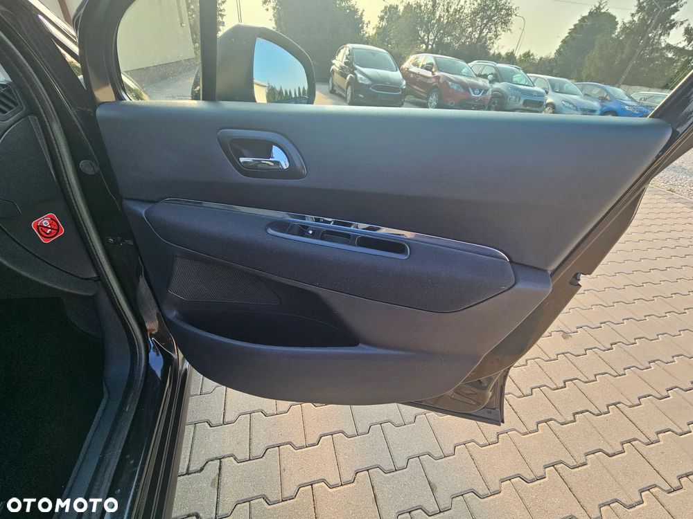 Peugeot 3008 1.6 HDi Premium - 12