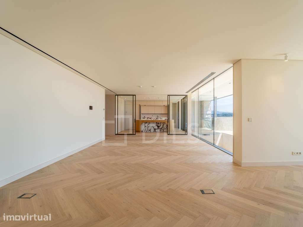 Moradia T4 Duplex, com terraço e piscina, frente ao Rio Douro - Grande imagem: 3/112