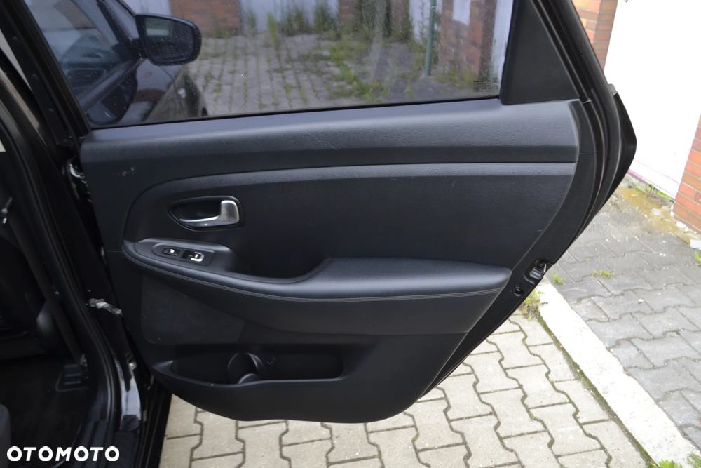 Kia Carens 1.6 GDI L - 17