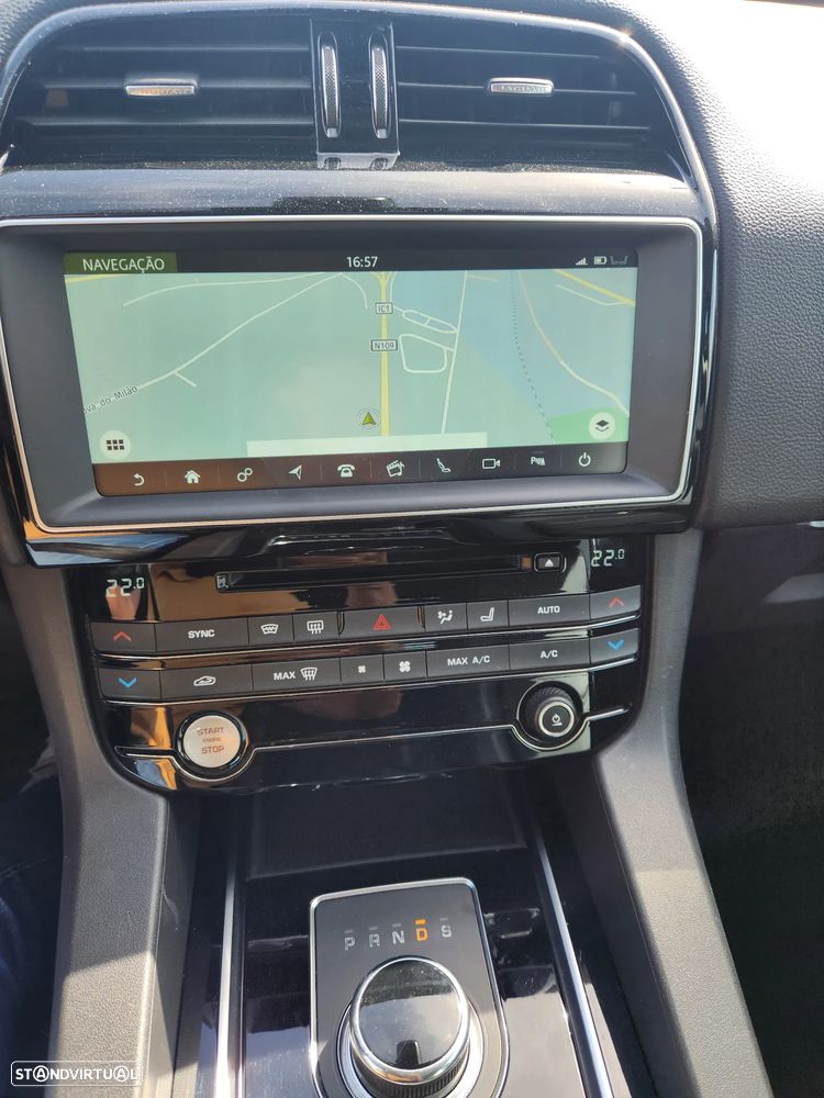 Jaguar F-Pace D200 AWD R-Dynamic HSE - 15