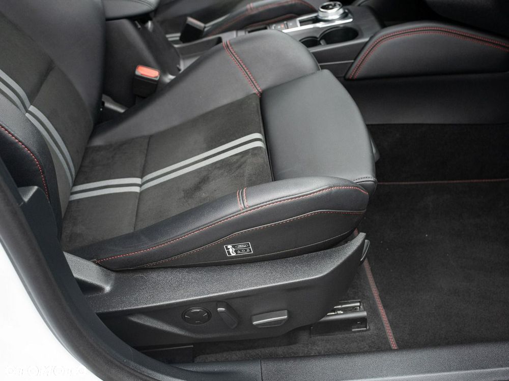 Ford Focus 2.3 EcoBoost ST X - 26