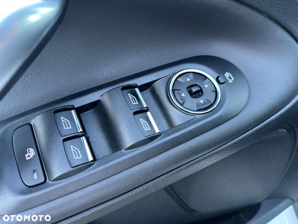 Ford S-Max 2.0 TDCi DPF Titanium X - 13