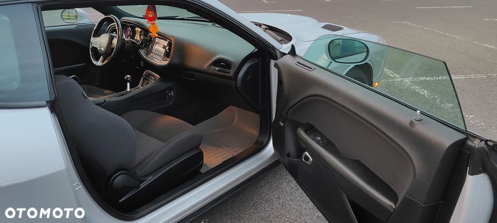 Dodge Challenger - 28