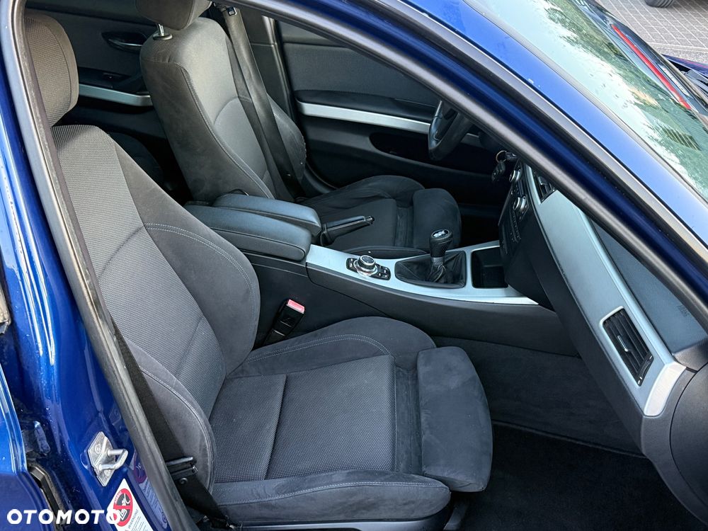 BMW Seria 3 320d xDrive DPF Edition Sport - 12