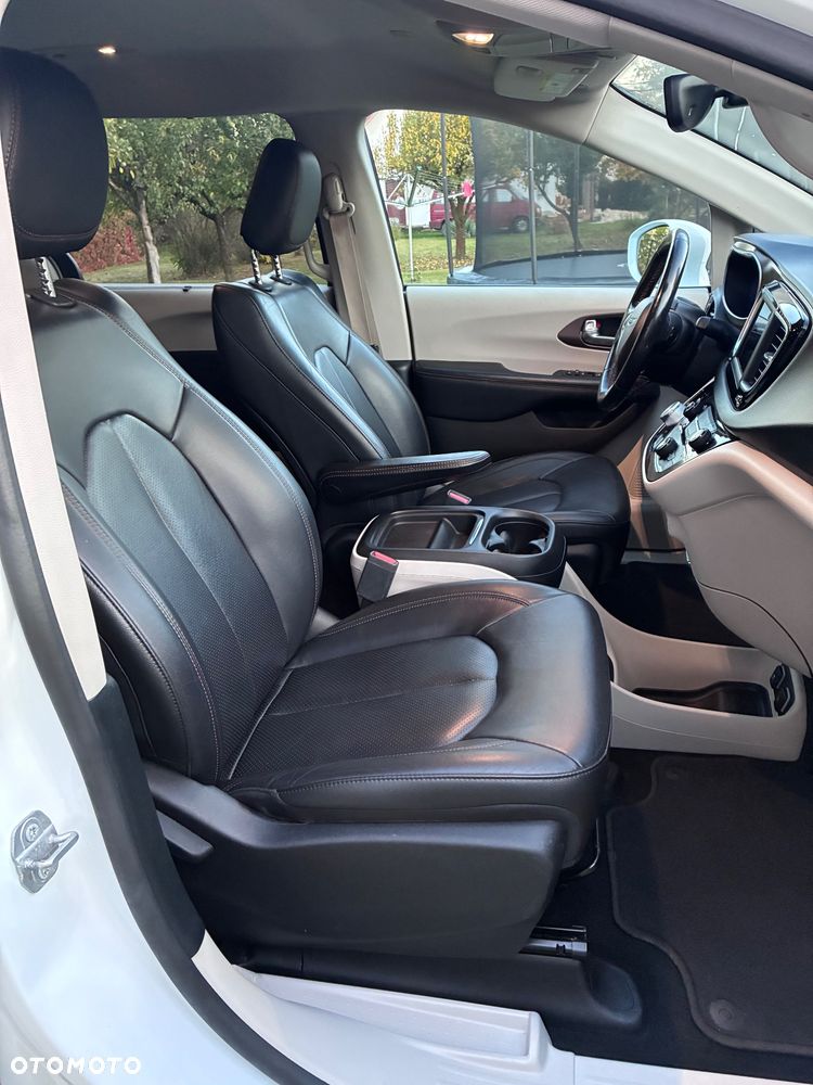 Chrysler Pacifica - 19
