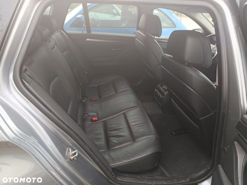 BMW Seria 5 525d - 12