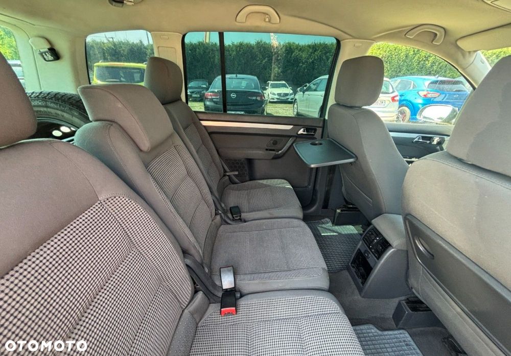 Volkswagen Touran - 18
