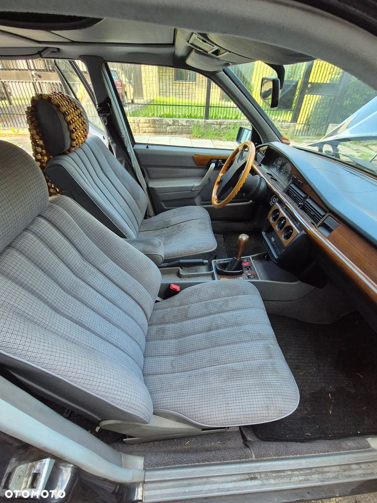 Mercedes-Benz W201 (190) - 28