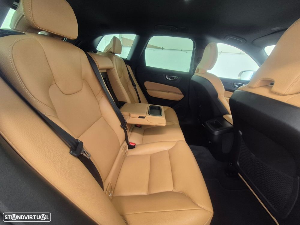 Volvo XC 60 2.0 D4 Momentum Plus Geartronic - 26