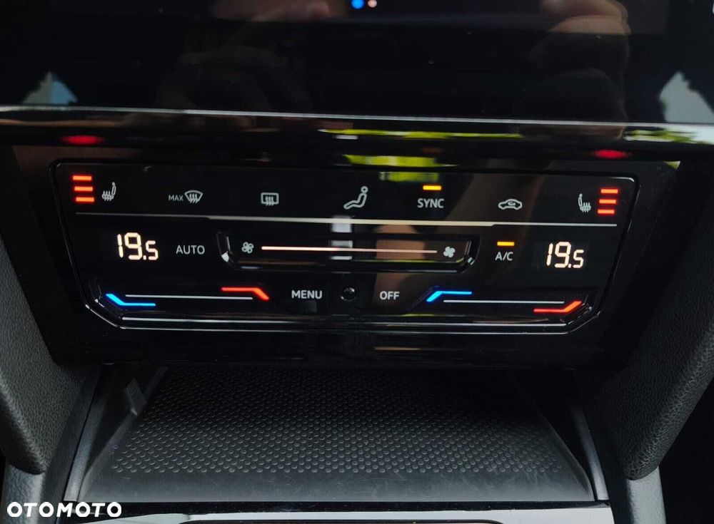Volkswagen Passat 1.5 TSI EVO Elegance DSG - 27