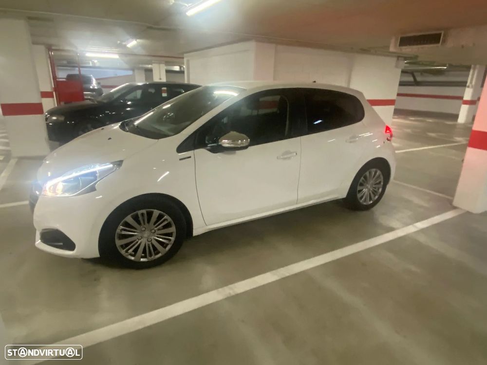 Peugeot 208 1.2 PureTech Signature - 3