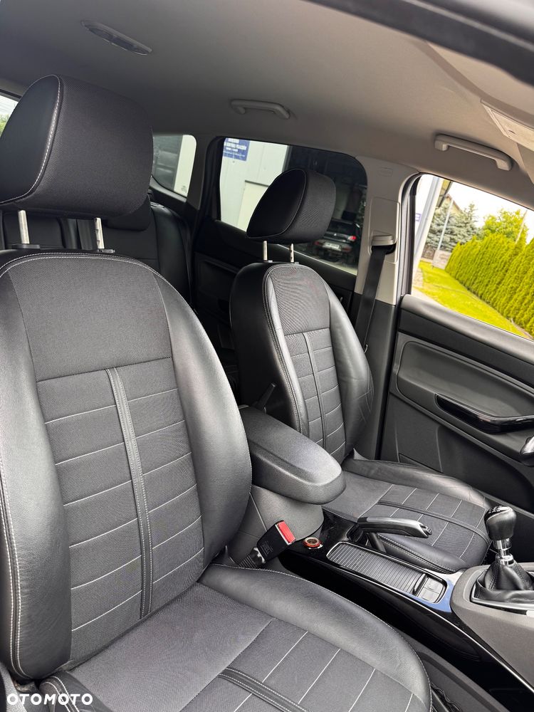 Ford Kuga 2.0 TDCi 2x4 Titanium - 34