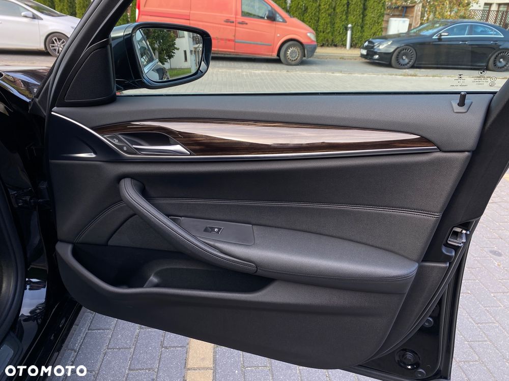 BMW Seria 5 530i GPF Luxury Line sport - 19