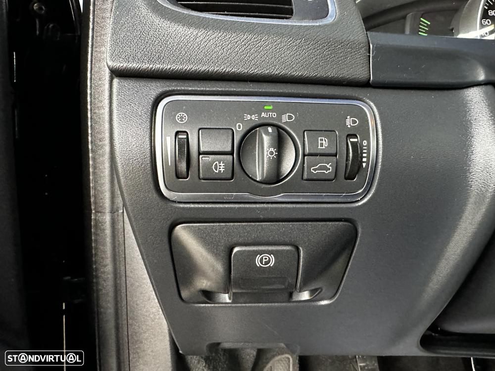 Volvo V60 2.0 D2 Momentum - 22