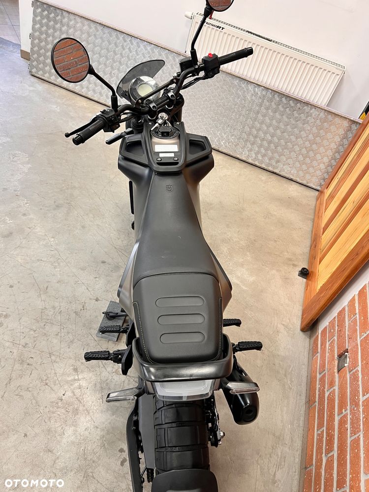 Husqvarna Svartpilen - 12