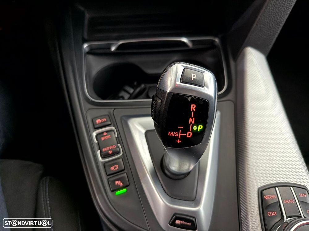 BMW 330 e iPerformance Pack M - 11