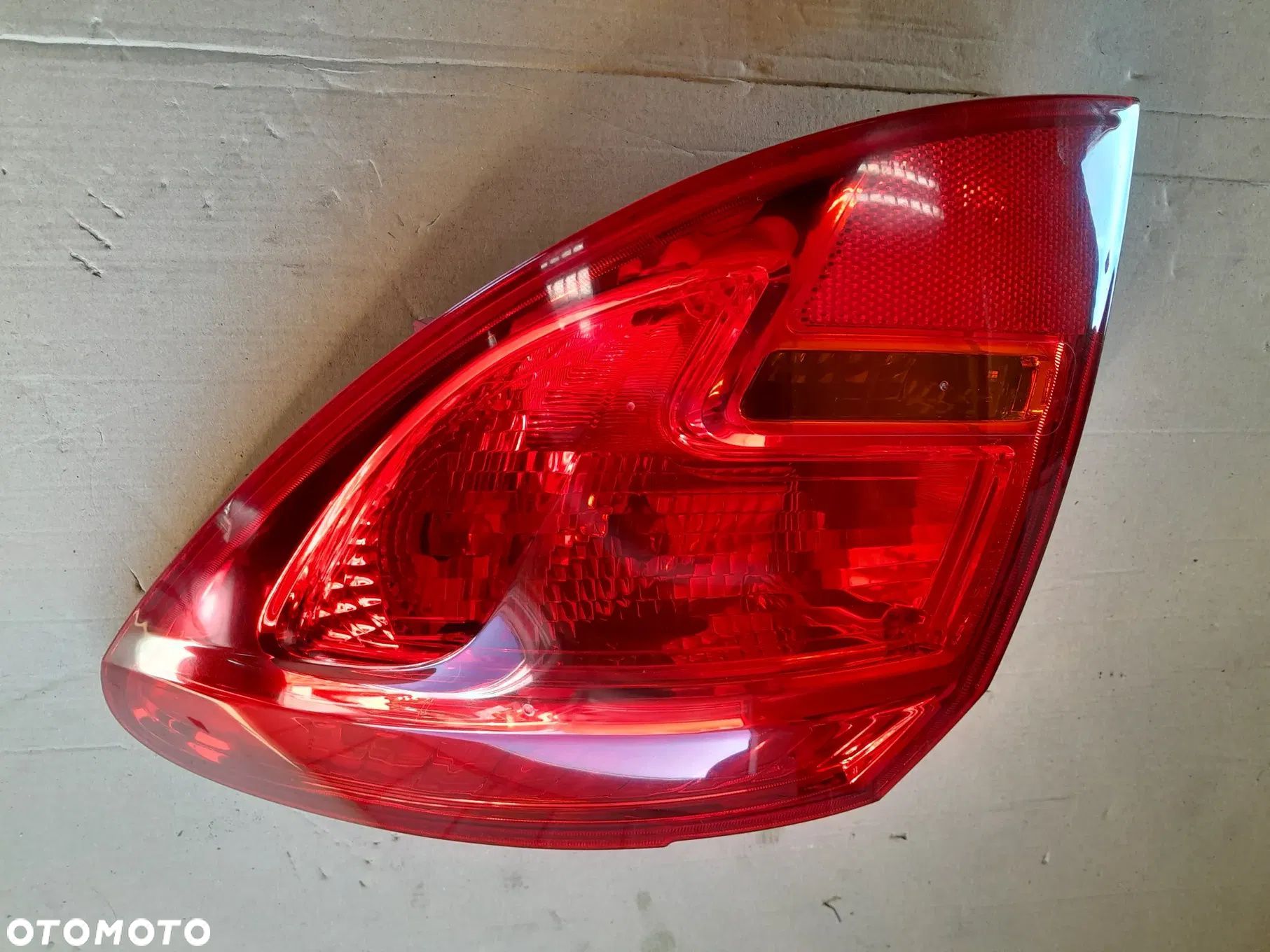Meriva B lampa tylna tył w błotnik PRAWA stan bdb Europa Opel - 1