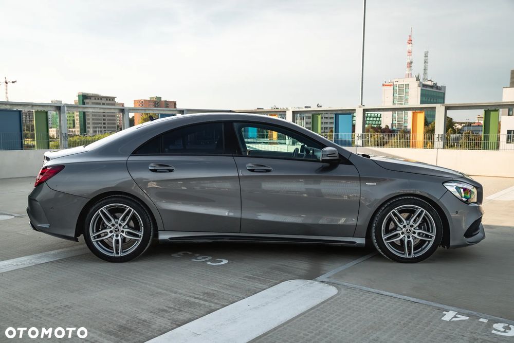 Mercedes-Benz CLA 220 4-Matic AMG Line - 8