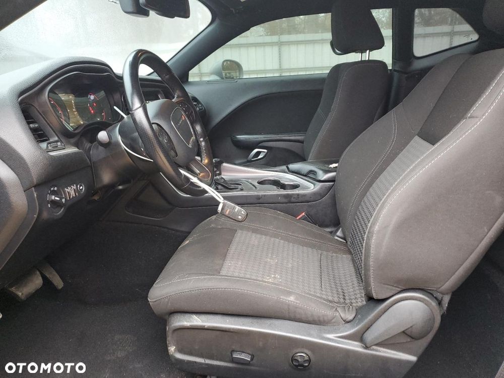 Dodge Challenger - 8