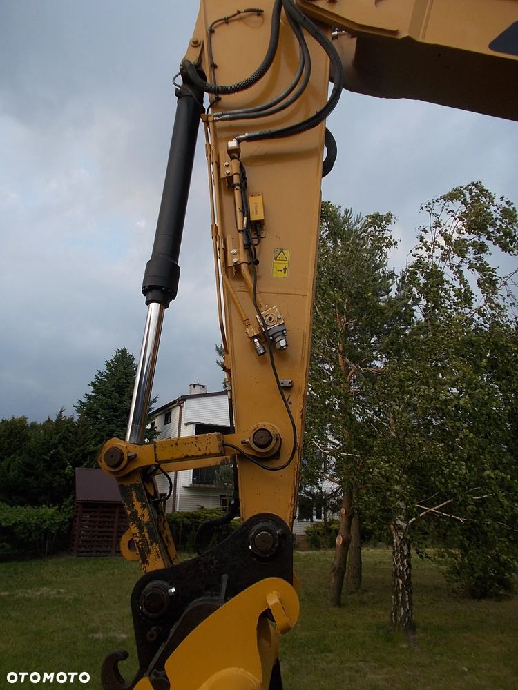 Caterpillar 323E - 18