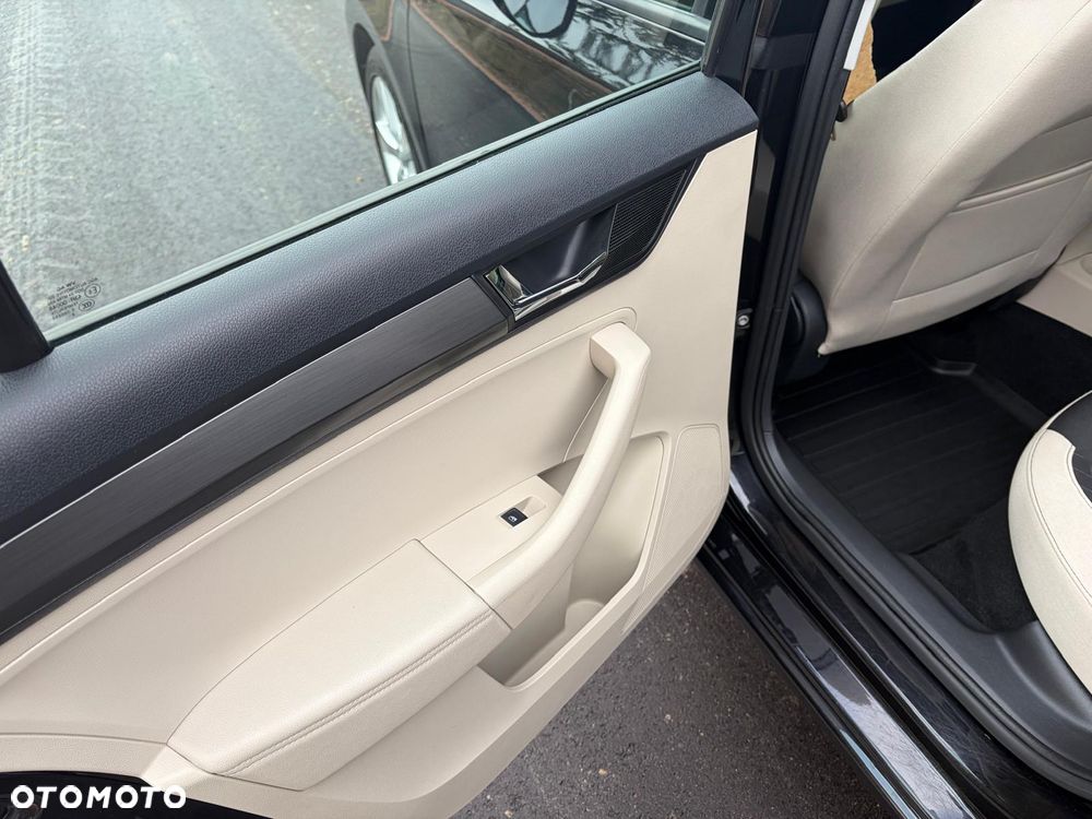 Skoda RAPID 1.0 TSI Style DSG - 22