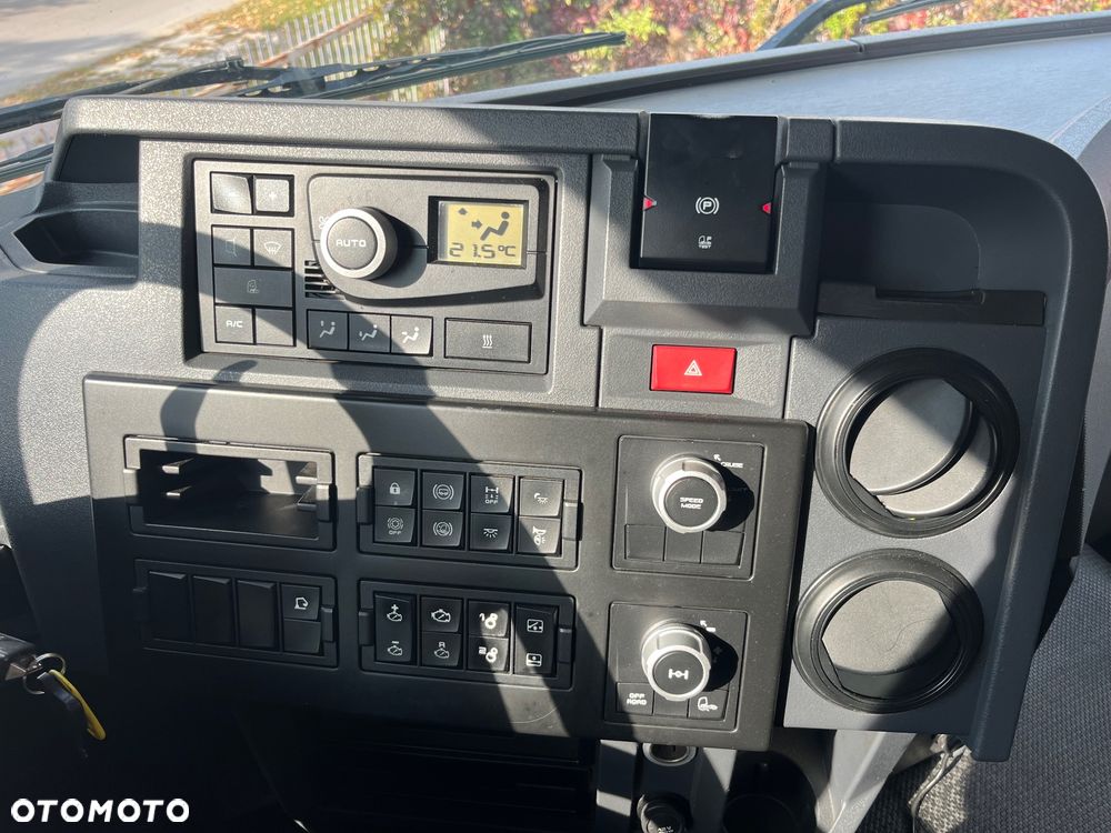 Renault K520 auto do drewna - 11