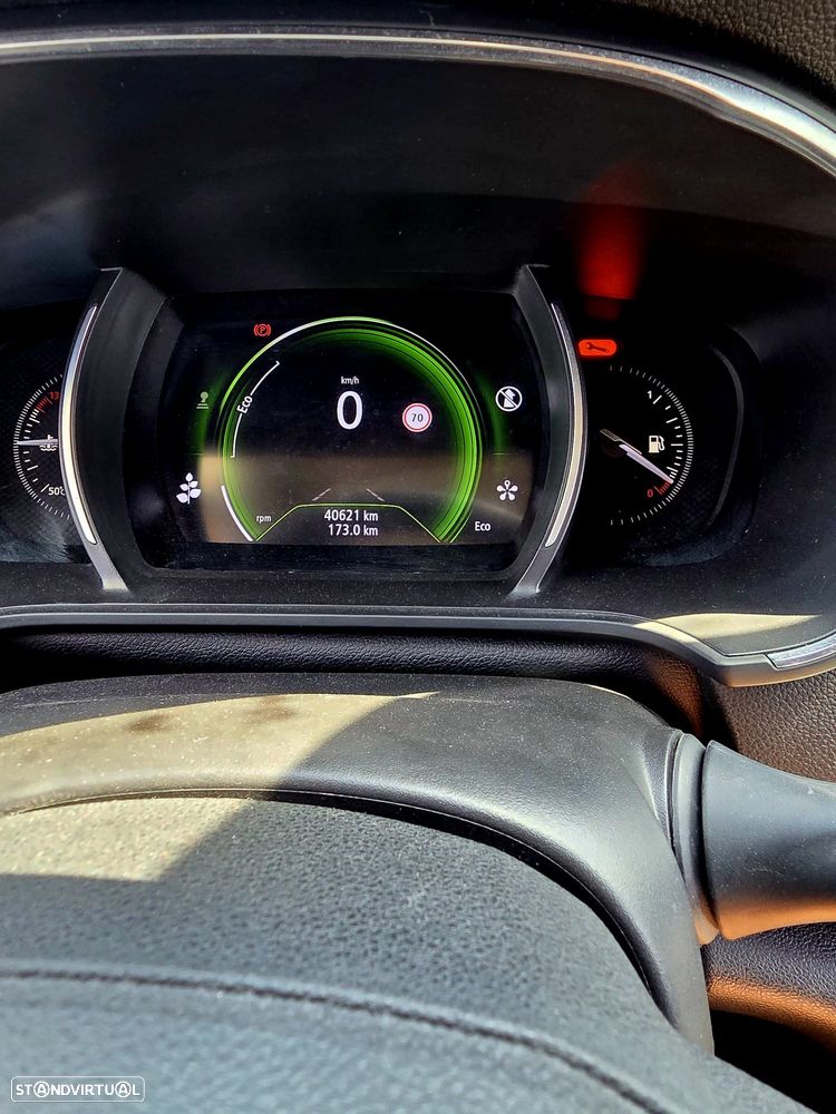 Renault Mégane Sport Tourer ver-1-3-tce-gt-line-edc - 9