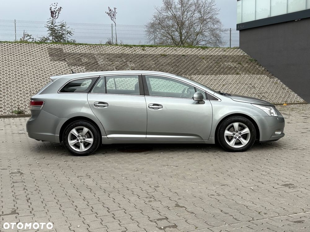 Toyota Avensis 1.8 Sol NAVI - 19