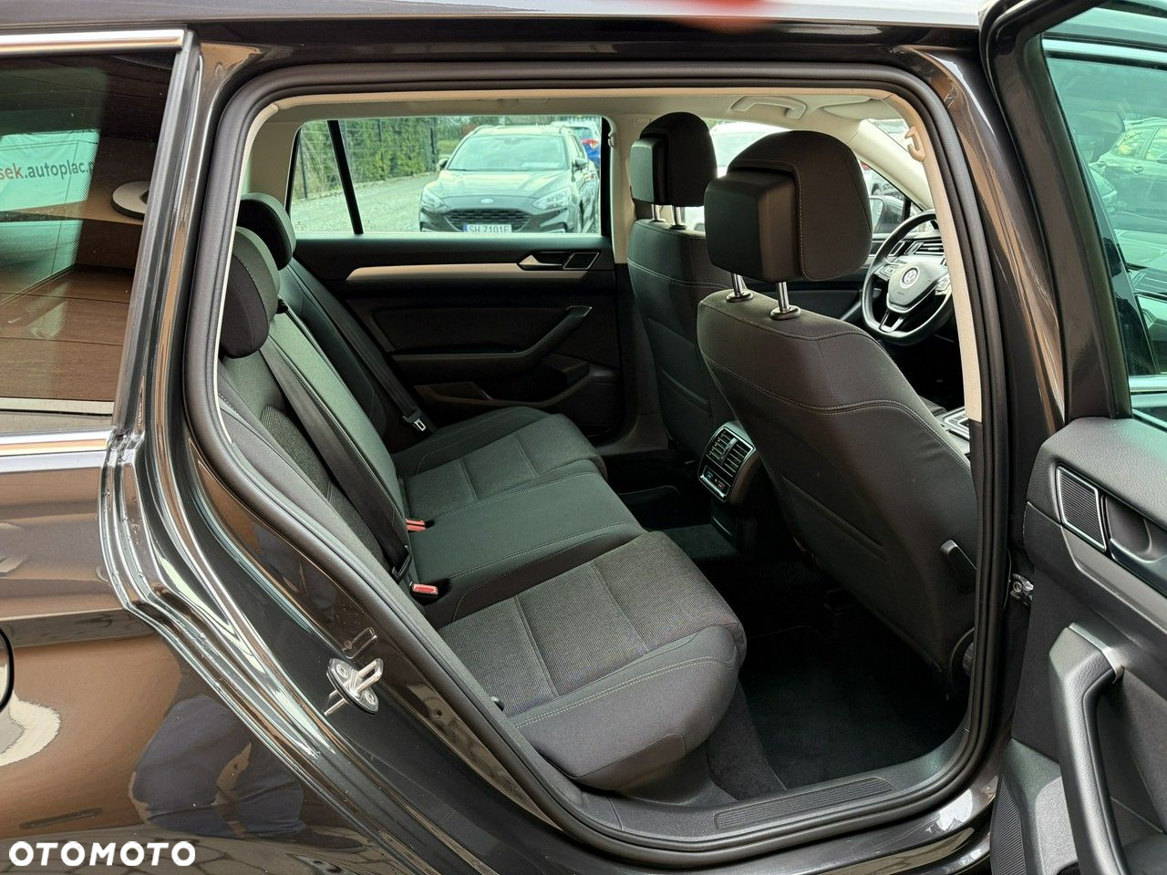 Volkswagen Passat Variant 1.6 TDI SCR DSG Comfortline - 25