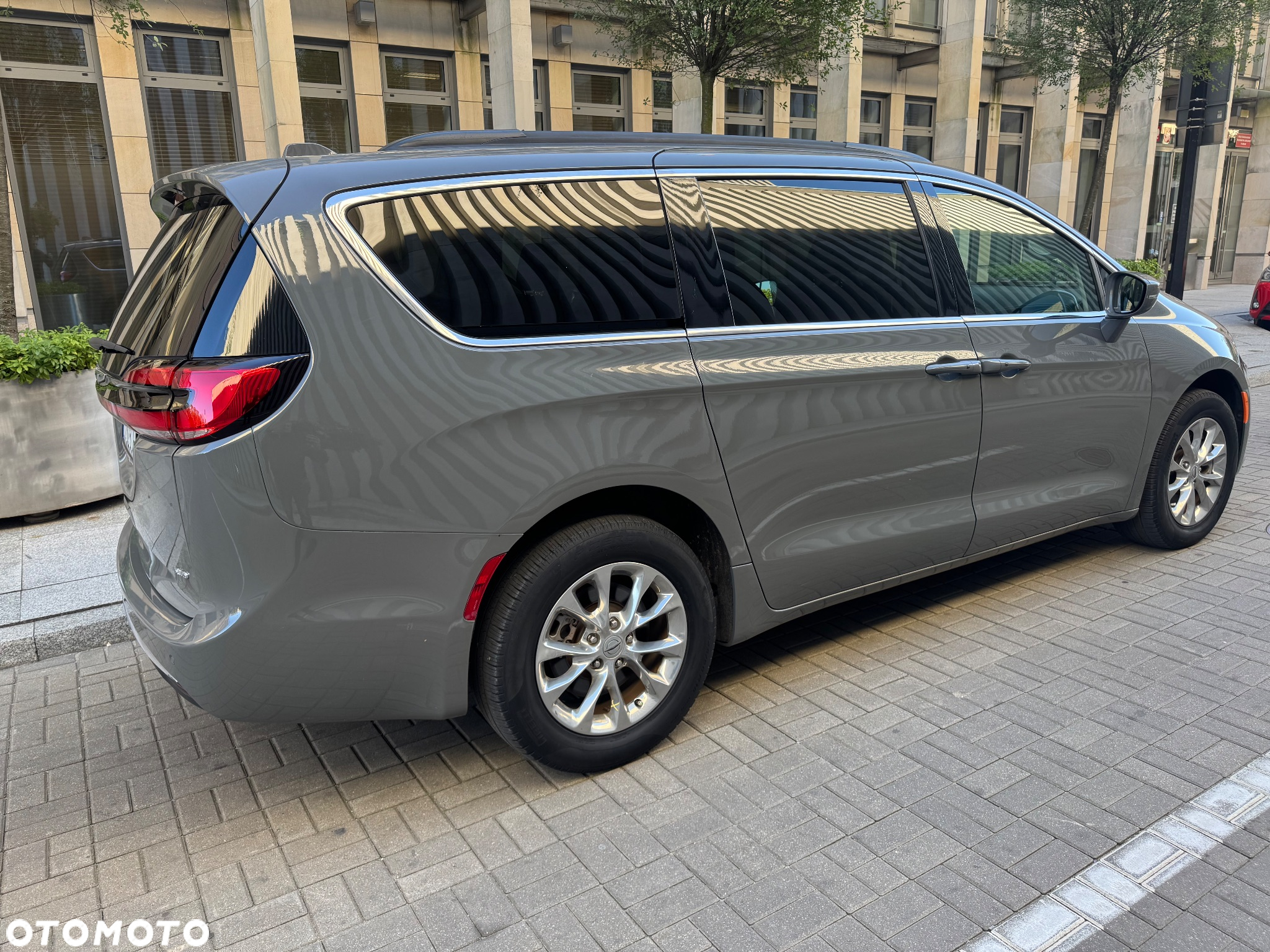 Chrysler Pacifica - 4