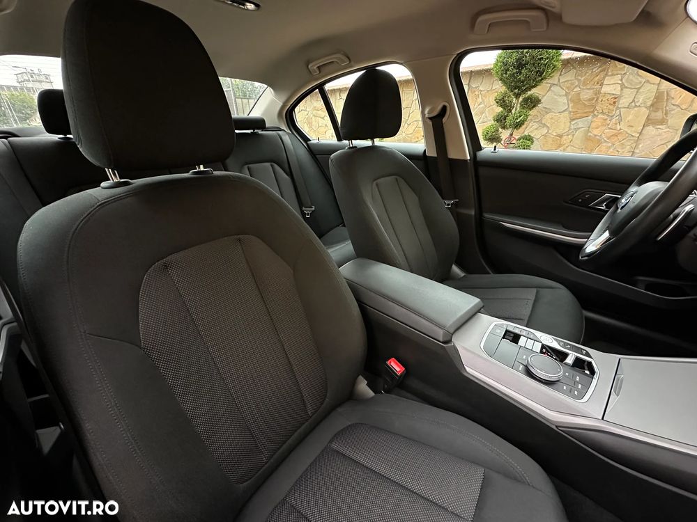 BMW Seria 3 318i AT - 11