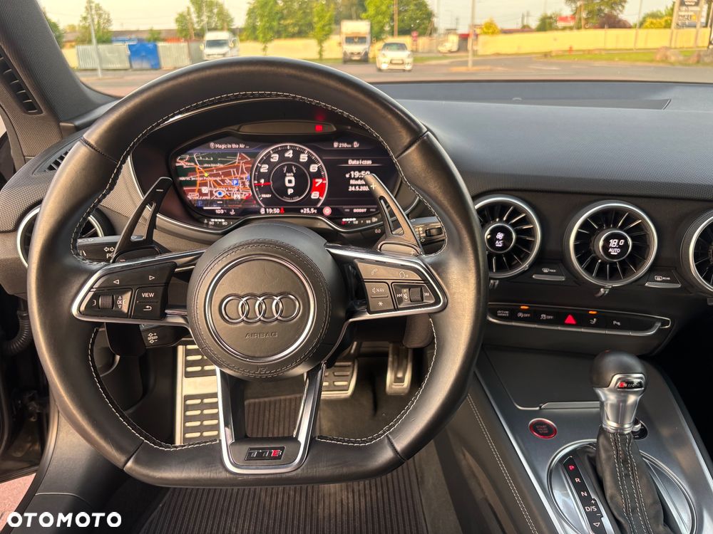 Audi TT S Coupé - 18