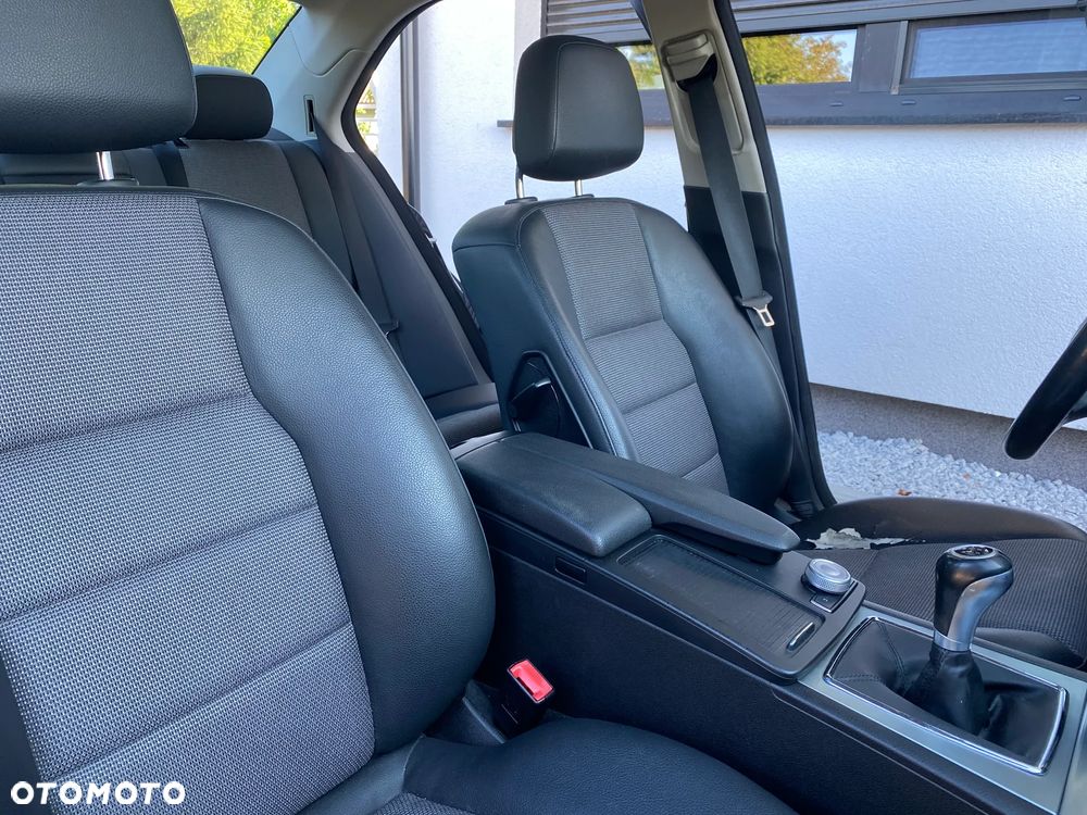 Mercedes-Benz Klasa C 180 CGI BlueEFFICIENCY Avantgarde - 11