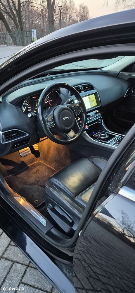 Jaguar XE 2.0 D Prestige - 20