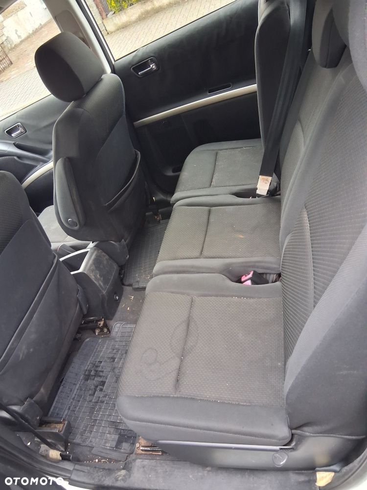 Toyota Corolla Verso - 8