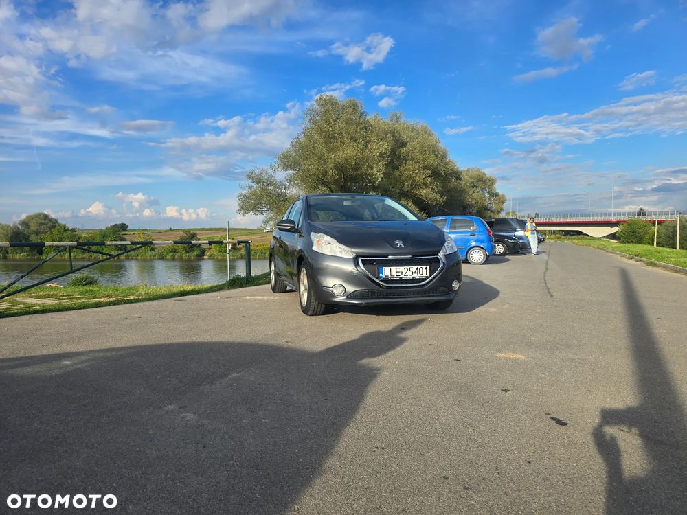 Peugeot 208 - 12