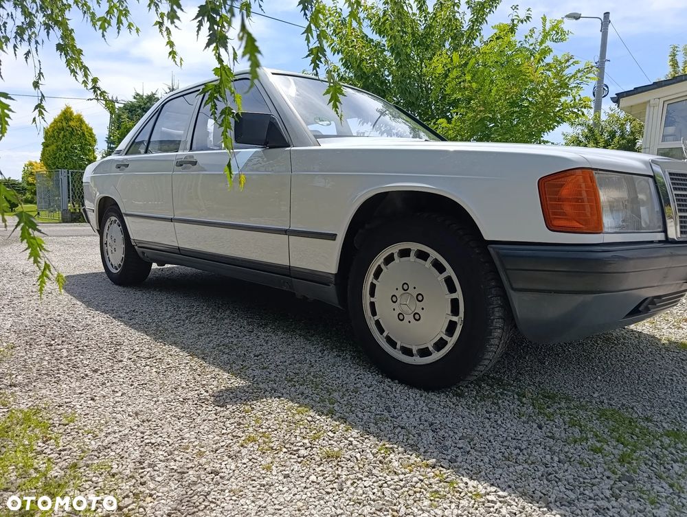 Mercedes-Benz W201 (190) - 5