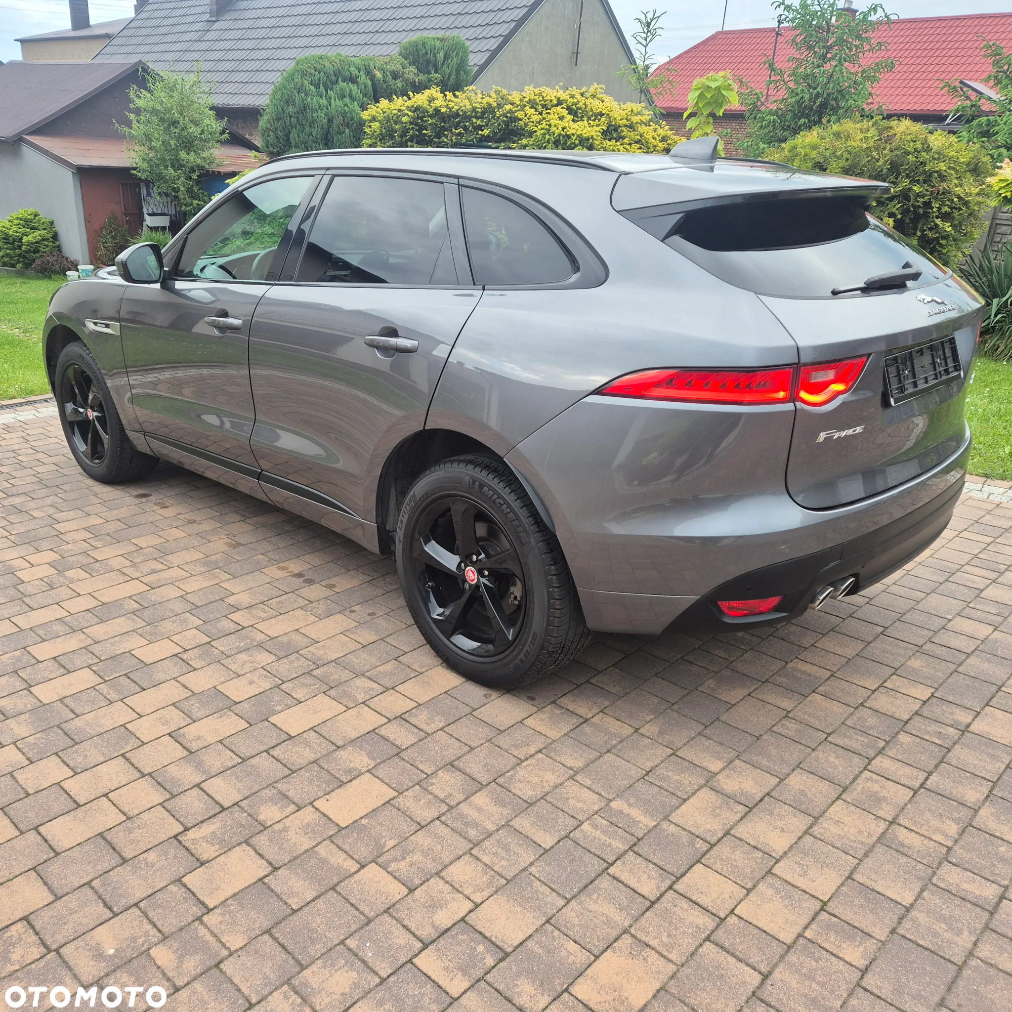 Jaguar F-Pace 2.0 i4D RWD R-Sport - 2
