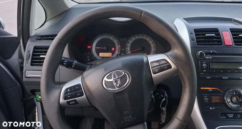 Toyota Auris 1.6 Premium - 2