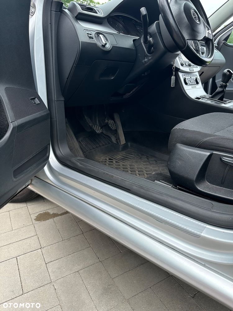 Volkswagen Passat 1.6 TDI DPF BlueMot Comfortline - 15