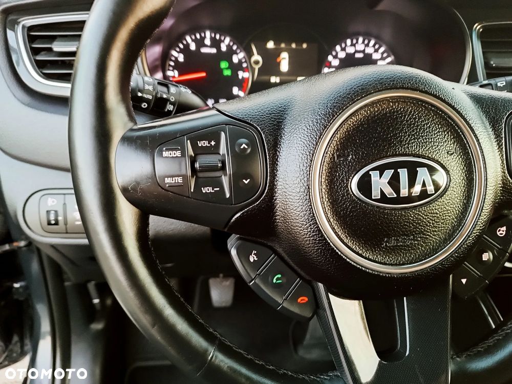 Kia Carens 1.6 GDI Dream Team Edition - 29