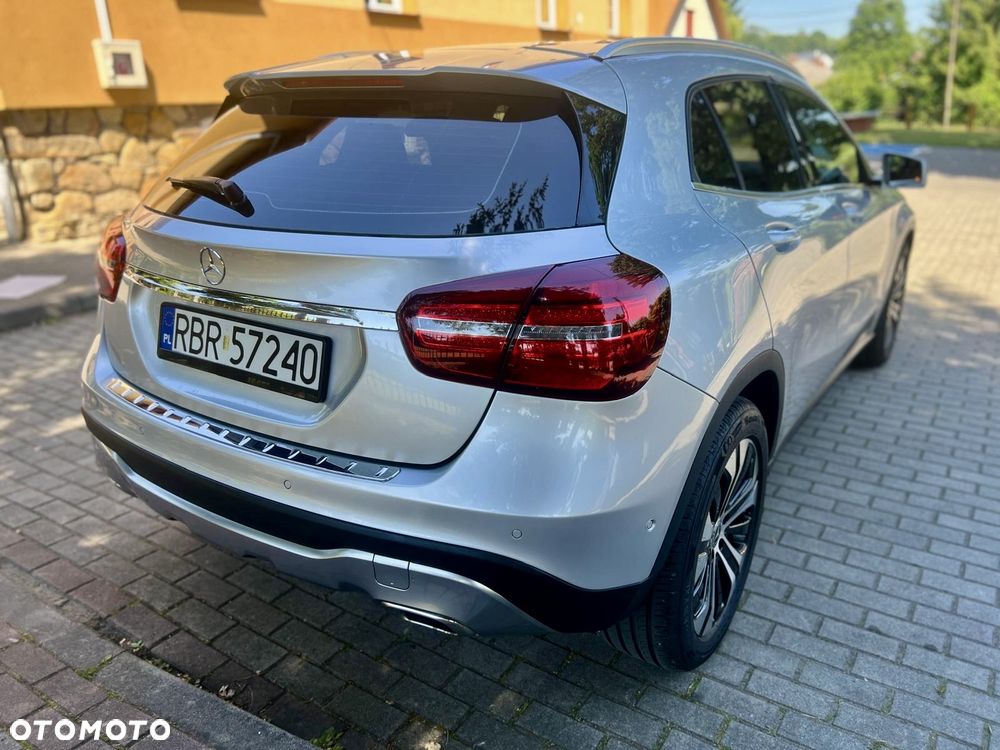 Mercedes-Benz GLA 180 7G-DCT Style - 7