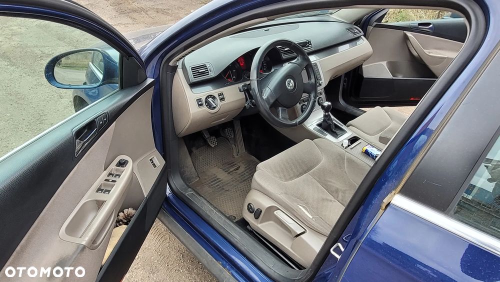 Volkswagen Passat 1.9 TDI Comfortline - 26