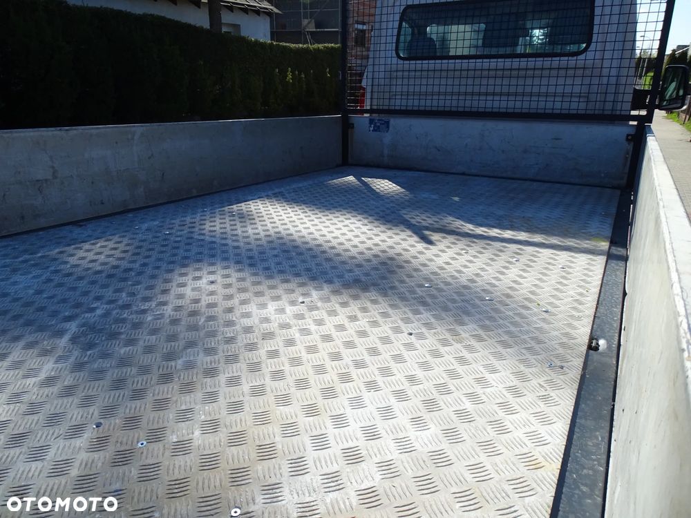 Volkswagen CRAFTER 2,5 TDI -136 KM -klimatyzacja ,skrzyniowy, blizniaki , 73.000 tkm  super stan ! - 8