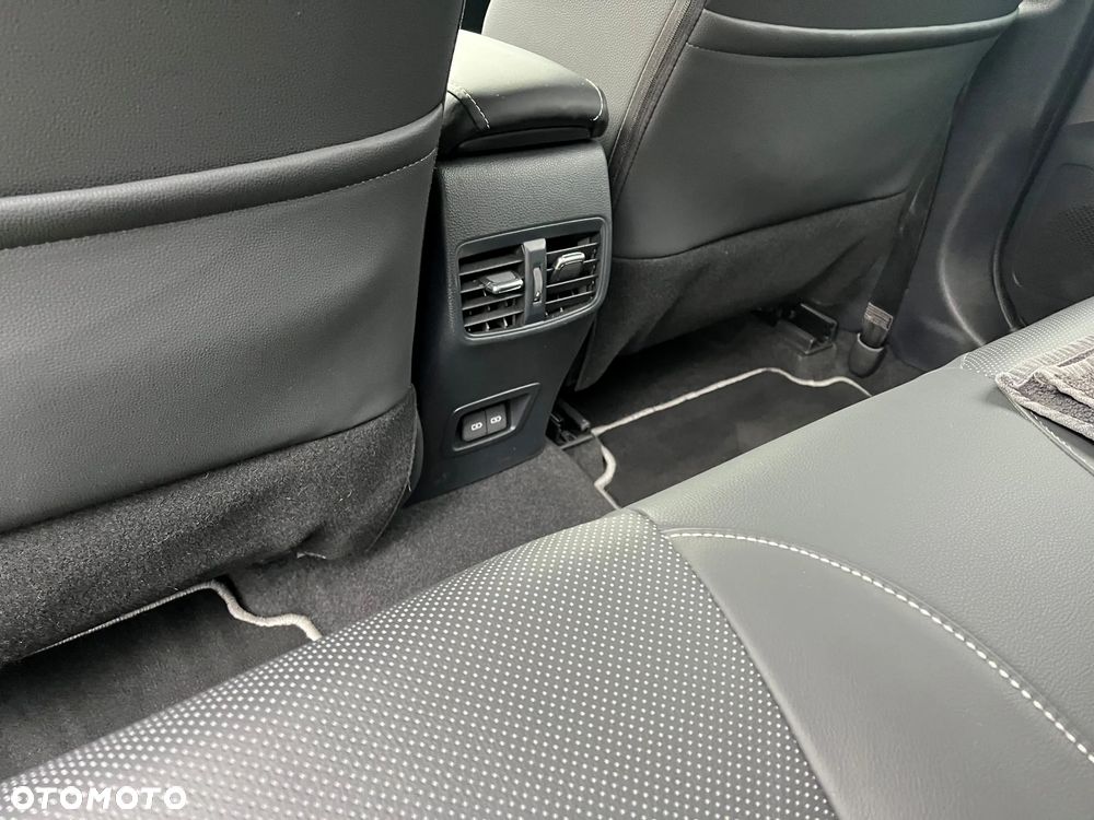 Toyota Corolla 2.0 Hybrid Executive - 22