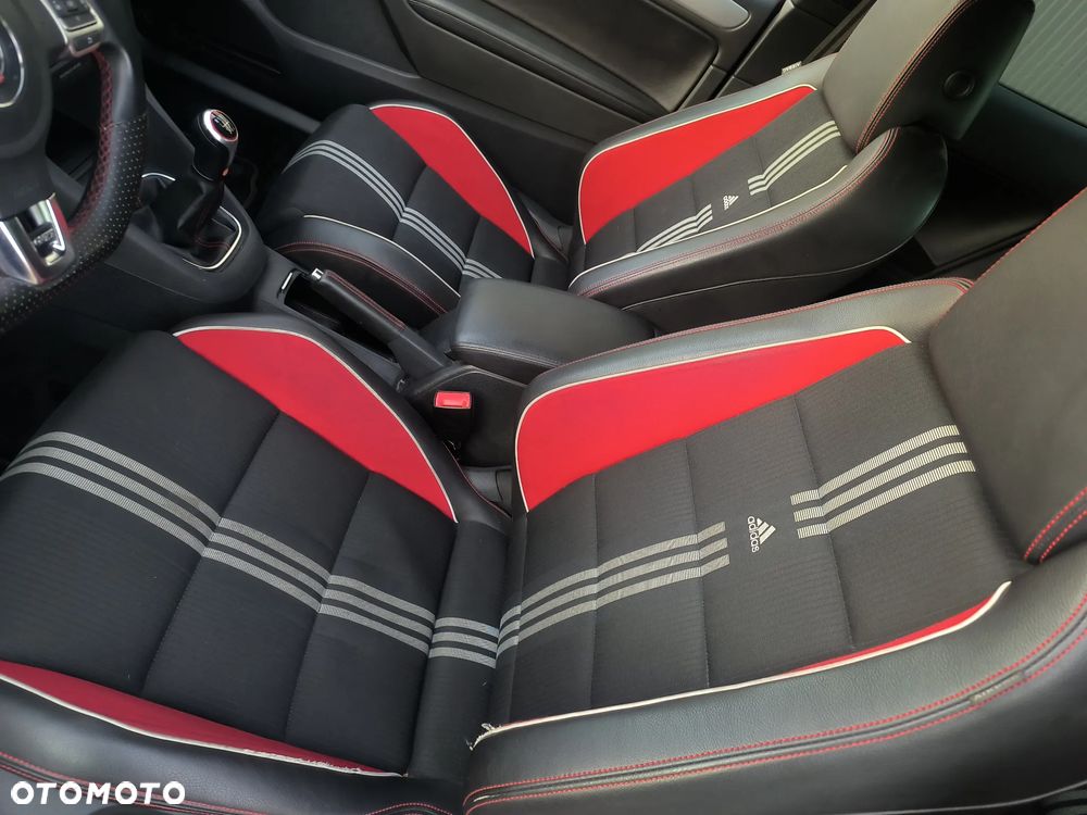 Volkswagen Golf 2.0 GTI adidas - 15