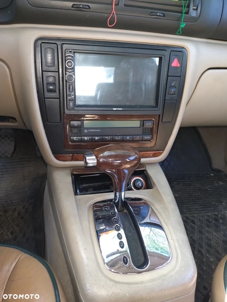 Volkswagen Passat 1.9 TDI Highline - 11